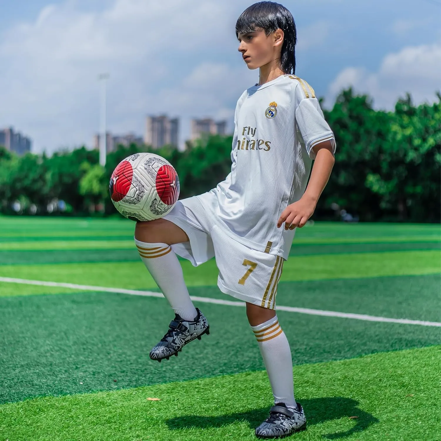 Boys Soccer Cleats for Kids Athletic Turf Shoes for Outdoor Training Easy to Wear Kids Soccer Shoes