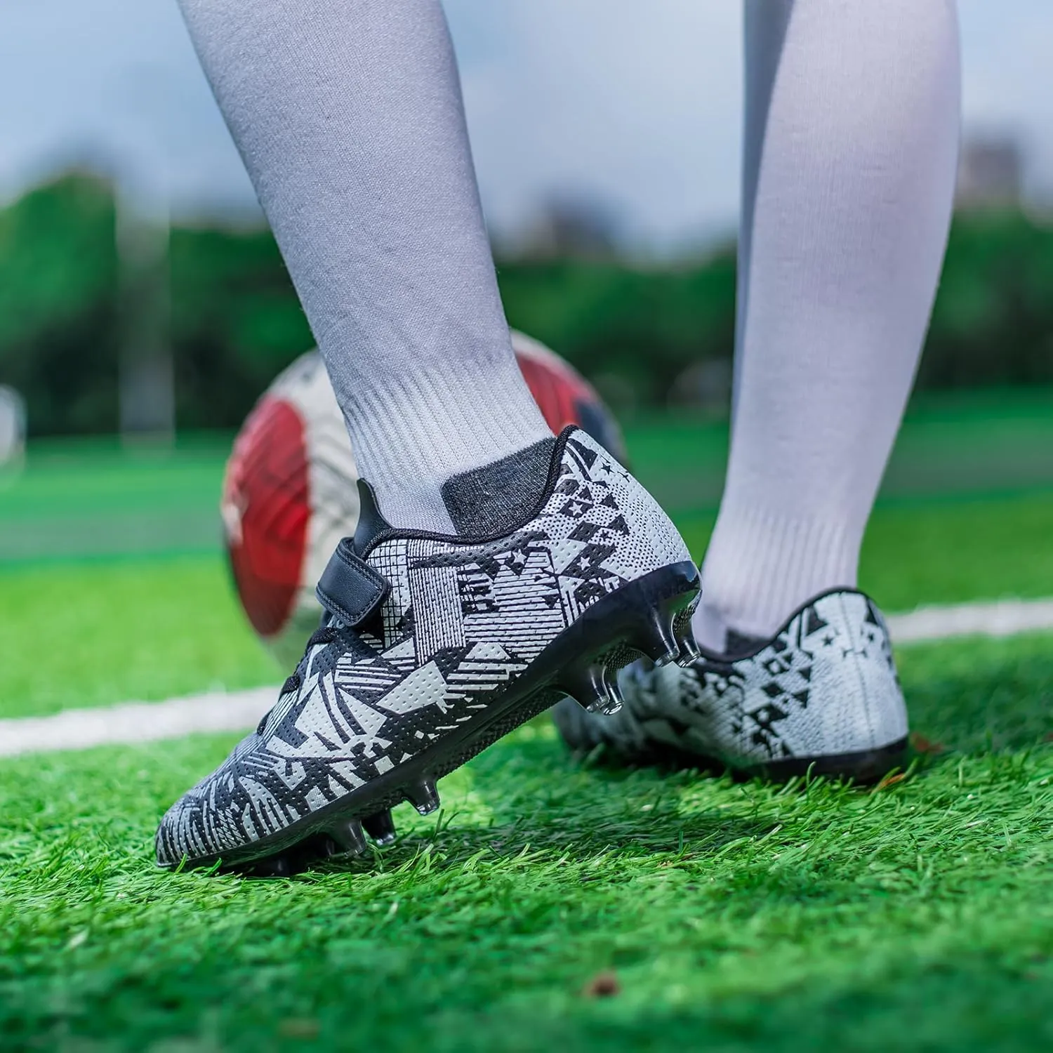Boys Soccer Cleats for Kids Athletic Turf Shoes for Outdoor Training Easy to Wear Kids Soccer Shoes