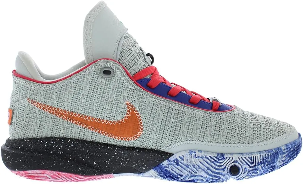 Nike Boy's Lebron XX SE (Big Kid)