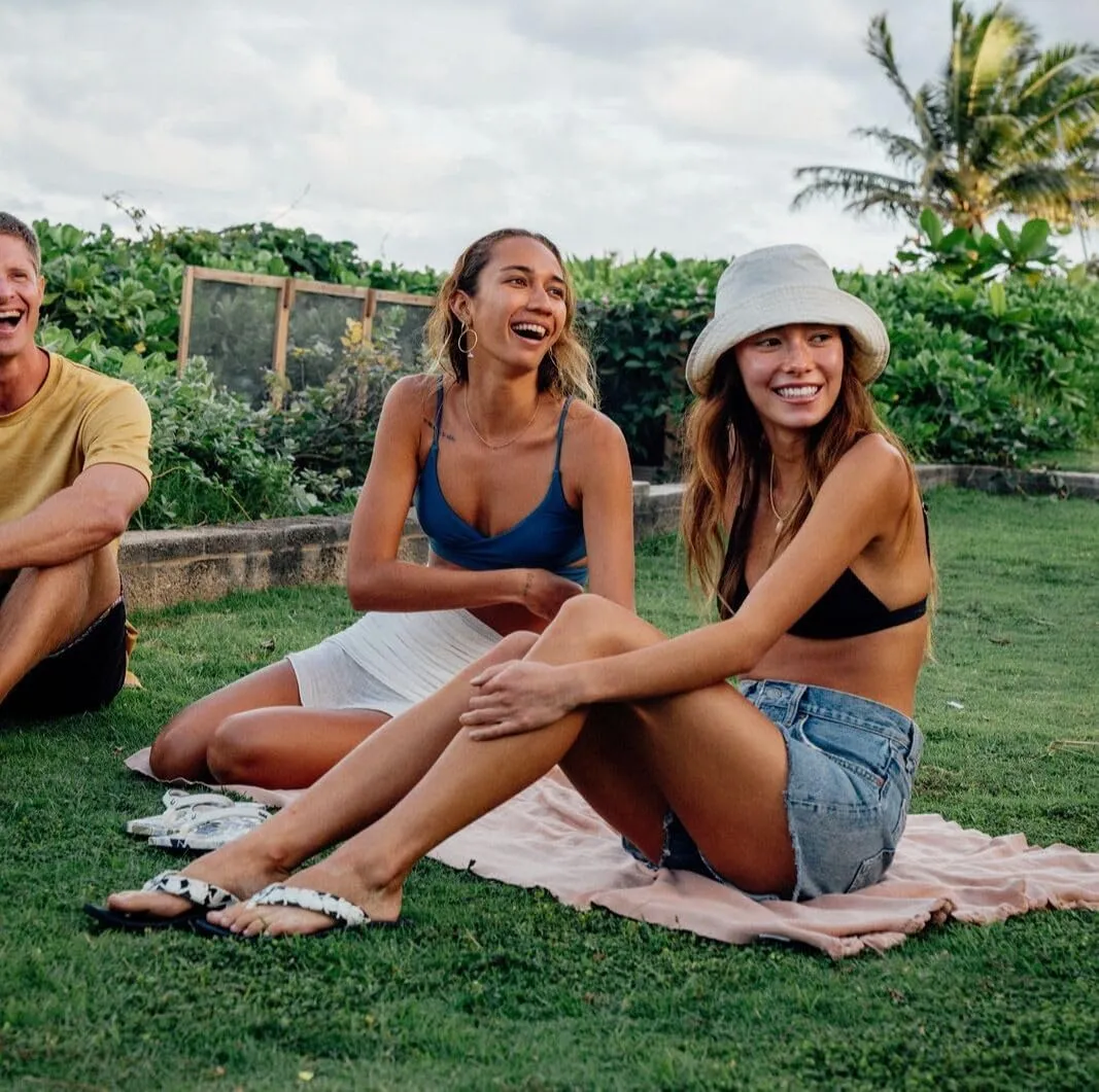 OLUKAI Ohana Women's Beach Sandals, Water Resistant Flip Flops, Arch Support & Comfort Fit, Lightweight & Durable, Enhanced Grip & Traction
