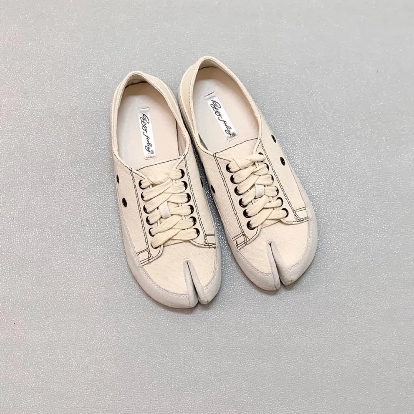 Tabi Shoes Split Toe Cute Slip On for Women Girls - Retro Trendy Athleisure Flat Casual Comfortable Walking Lightweight Loafers Female Solid All-Match for Daily Wear Beach Travel Standing All Day