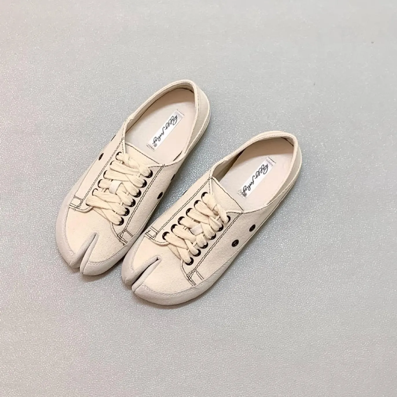 Tabi Shoes Split Toe Cute Slip On for Women Girls - Retro Trendy Athleisure Flat Casual Comfortable Walking Lightweight Loafers Female Solid All-Match for Daily Wear Beach Travel Standing All Day
