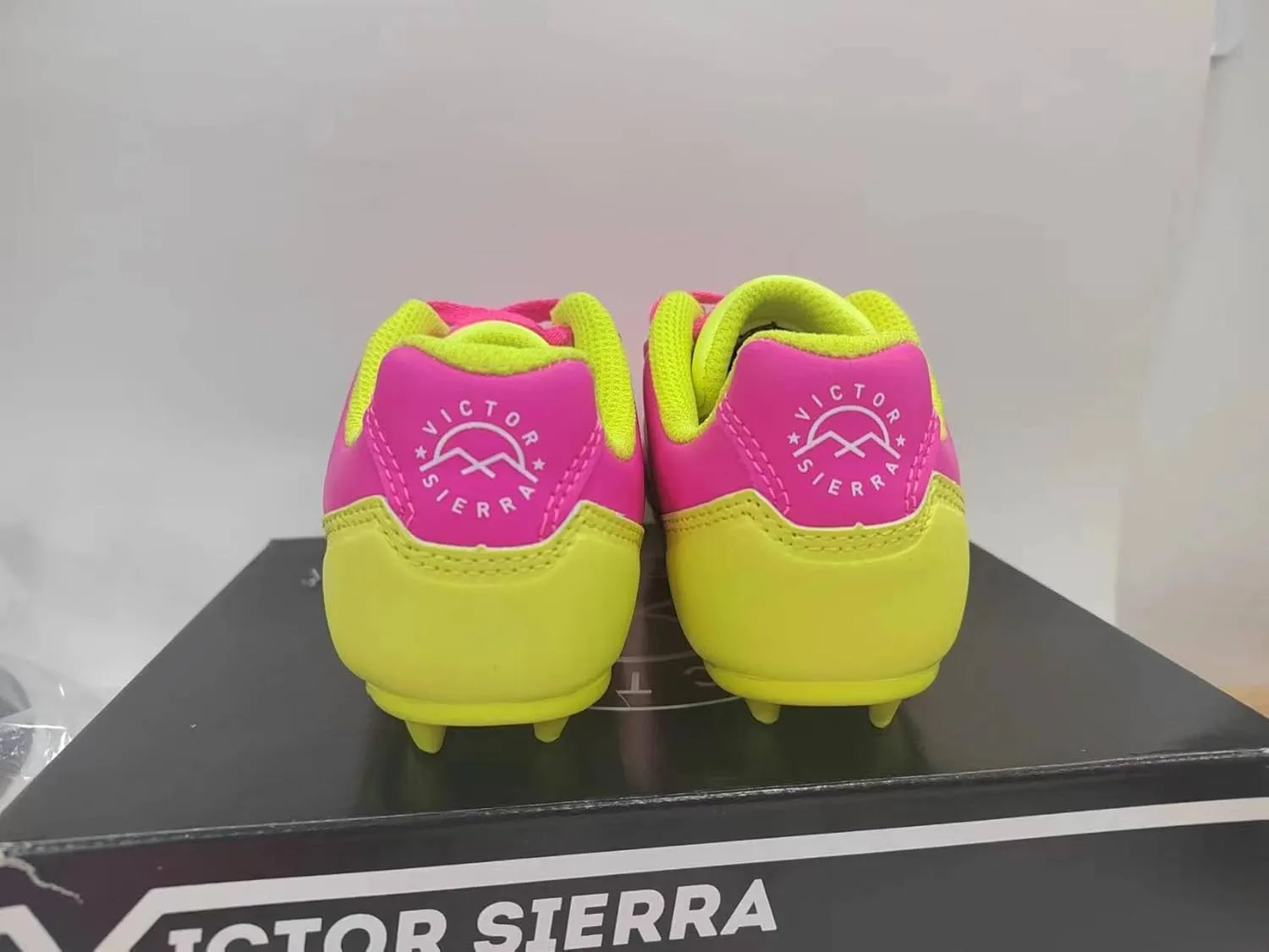 Victor Sierra Boys and Girls Kids Cattura MD JR Soccer Cleats