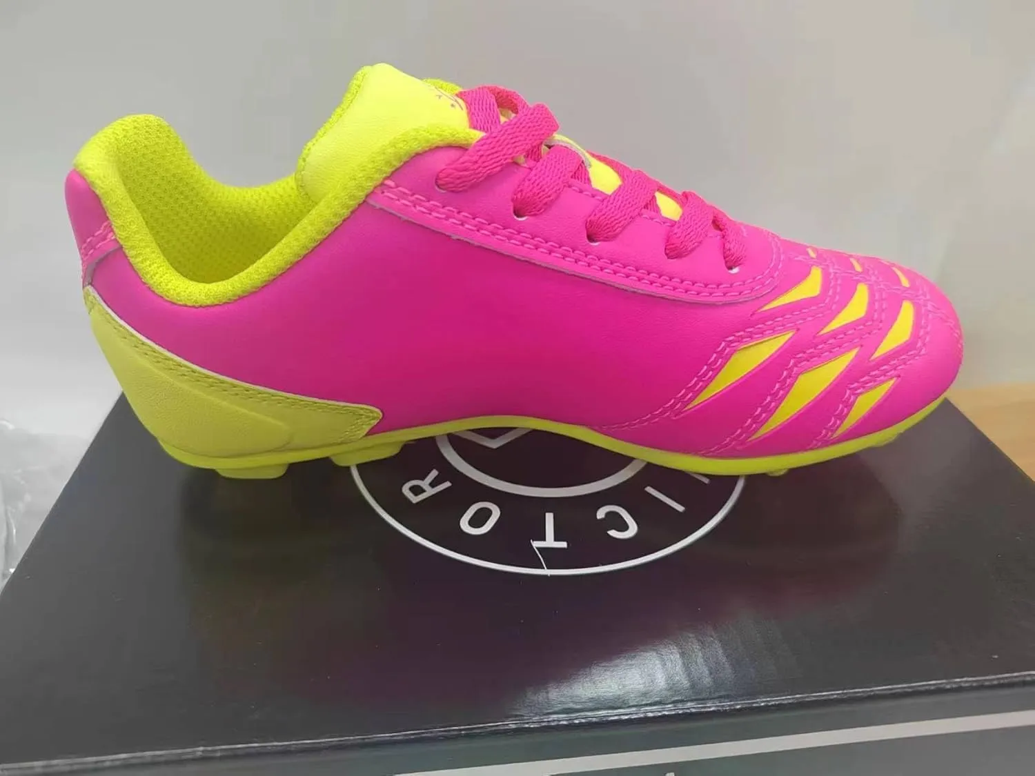 Victor Sierra Boys and Girls Kids Cattura MD JR Soccer Cleats